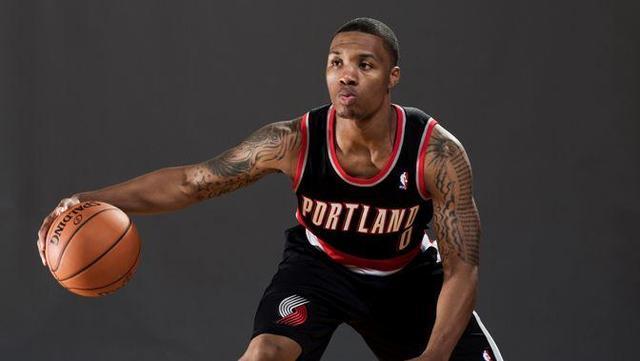 足球英超球队高薪续约门将，球迷满意