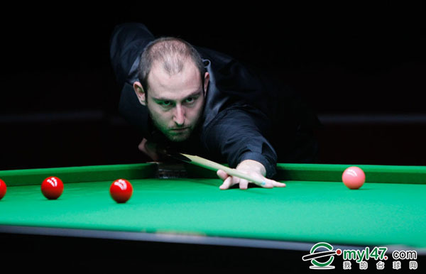 中国乒乓球队在关键战中被法国新星勒布伦逆转，展现技术与心理博弈，国乒面临严峻挑战。