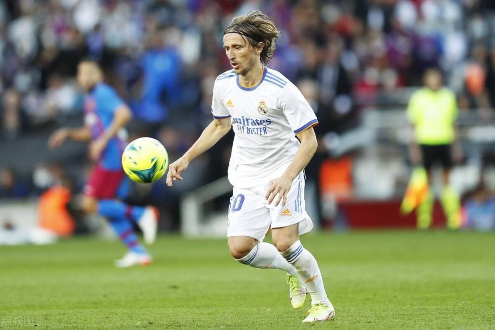 队记：文班休战2场后今日复出并替补出战，并有出场时间限制